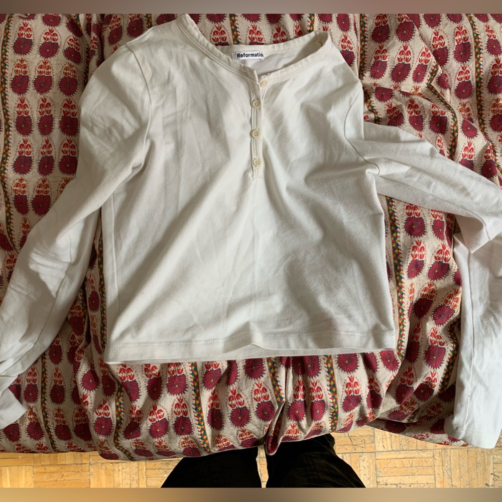 White cropped long sleeve reformation tee